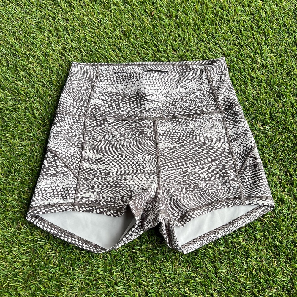 Lululemon In Movement Shorts 4 - Picture 3 of 6